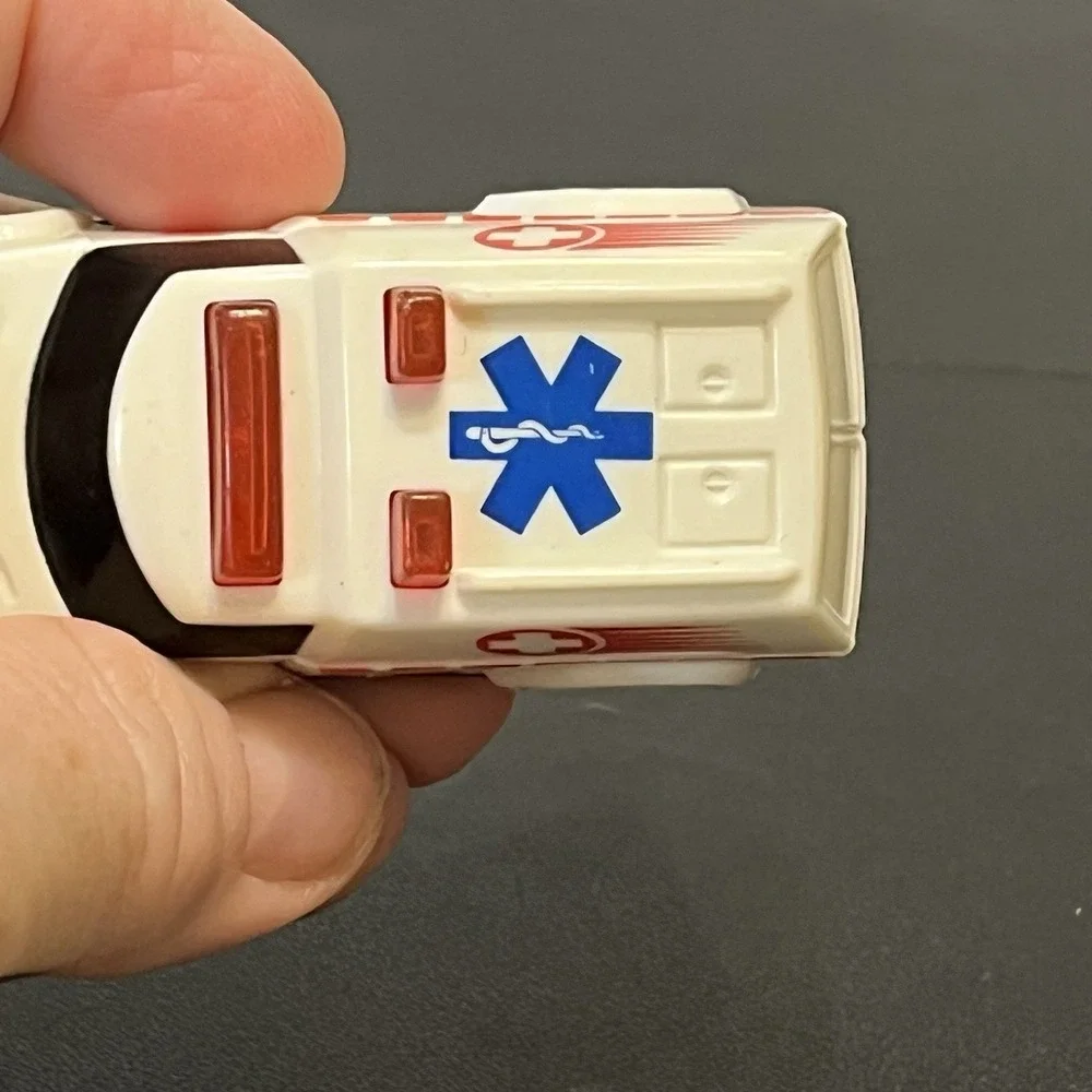Hot Wheels 1994 White Ambulance Mattel Made in China